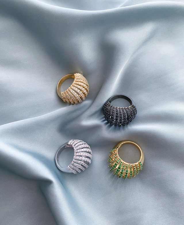 Ribbed Void Ring Gold