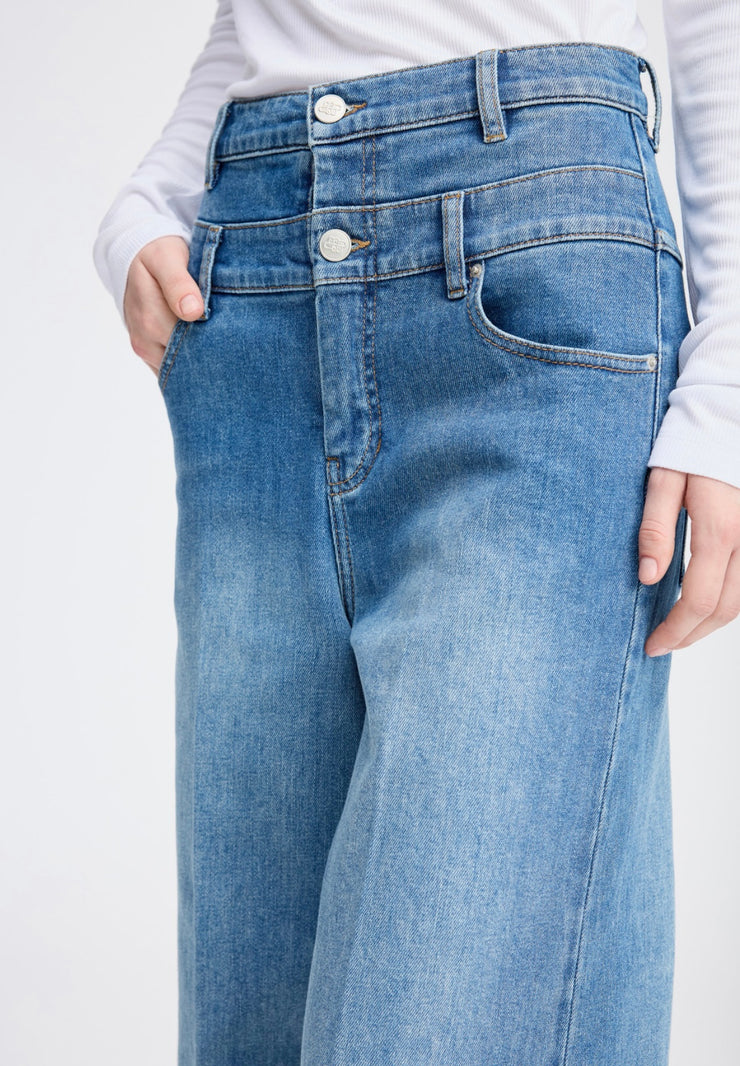 Rosh Jeans
